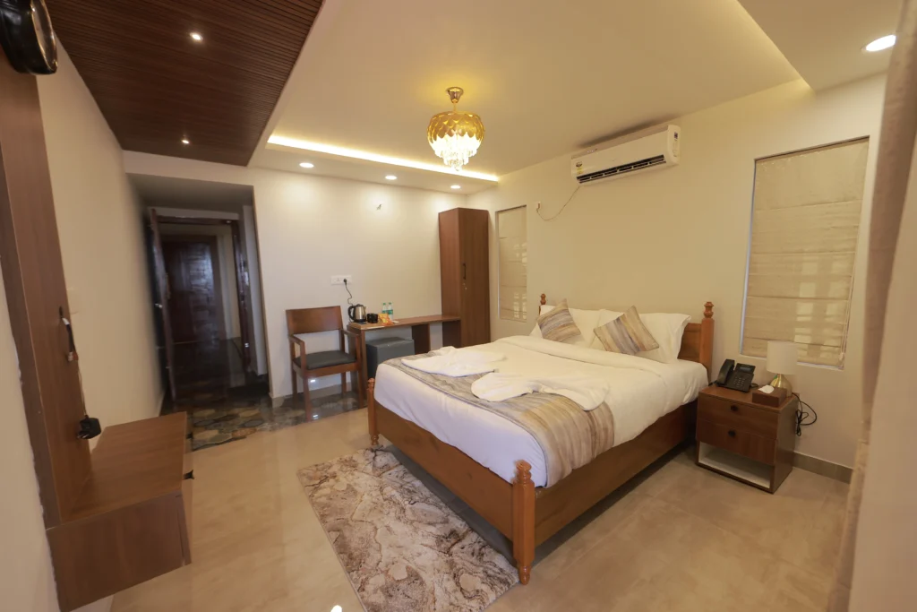 201BEDROOMOUTSIDEVIEW